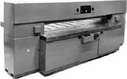 Vaneer-cutting machine for finish cutting of decorative and peeled veneer, packages of cardboard and texture paper